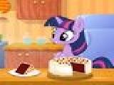 Play Twilight sparkle cooking red velvet cake now